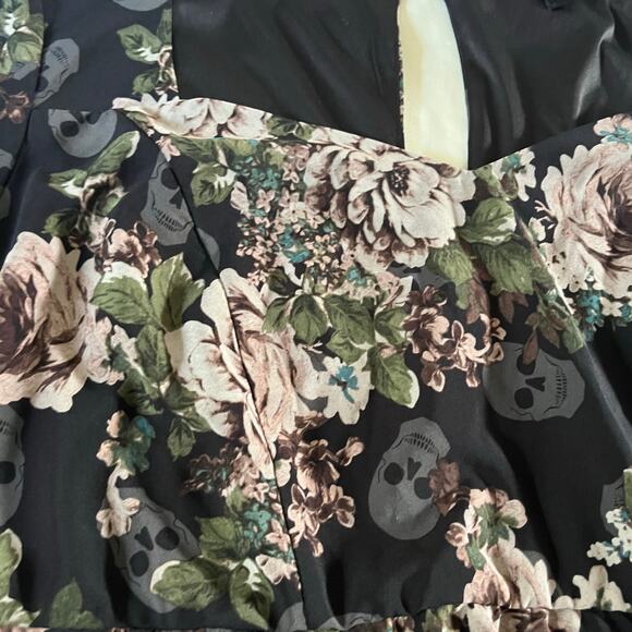 Torrid Black Floral Skull Baby Doll Long Sleeve Blouse Sz 2X Whimsigoth Grunge - Picture 3 of 8